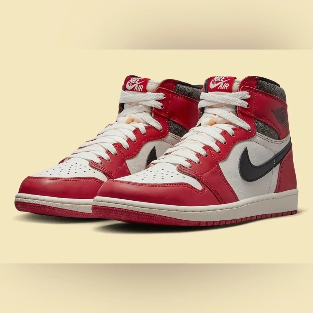 Jordan | Shoes | Nike Air Jordan Retro High Og Chicago Lost  display picture 1